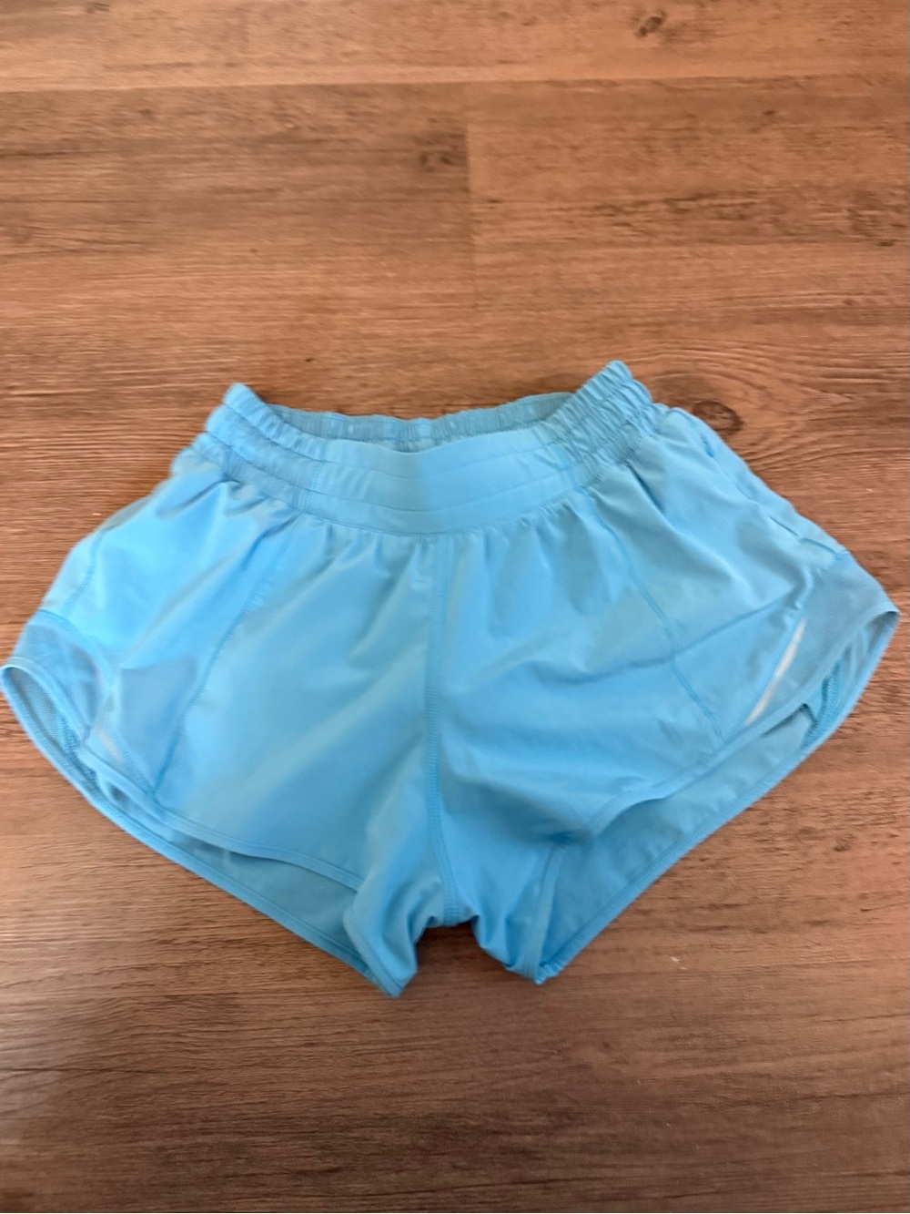 Lululemon Low rise 2.5 inch kayak Blue Women's Athletic Shorts size 4 EUC